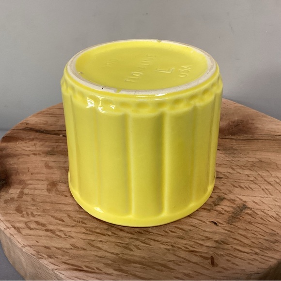 🟡 Vintage - McCoy Floraline Brilliant Yellow Planter / Pot - Circa 1960s - Rare - Picture 13 of 16
